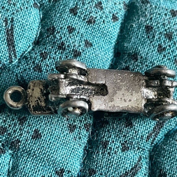 Charm, sterling silver jalopy - Picture 2 of 3